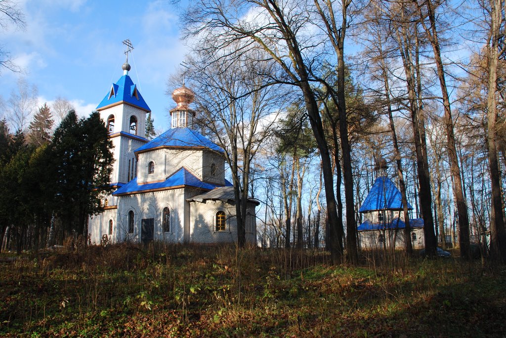 Церковь св. Даниила Московского и храм Владимирской иконы Божией Матери в парке, Нахабино