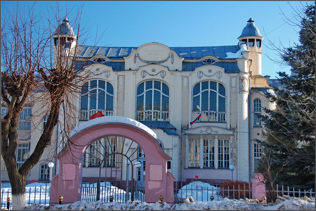 Ногинск. Здание бывшей  женской гимназии (школа 2), Ногинск