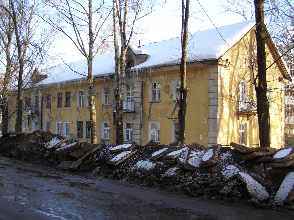 Трескающийся дом, Сергиев Посад