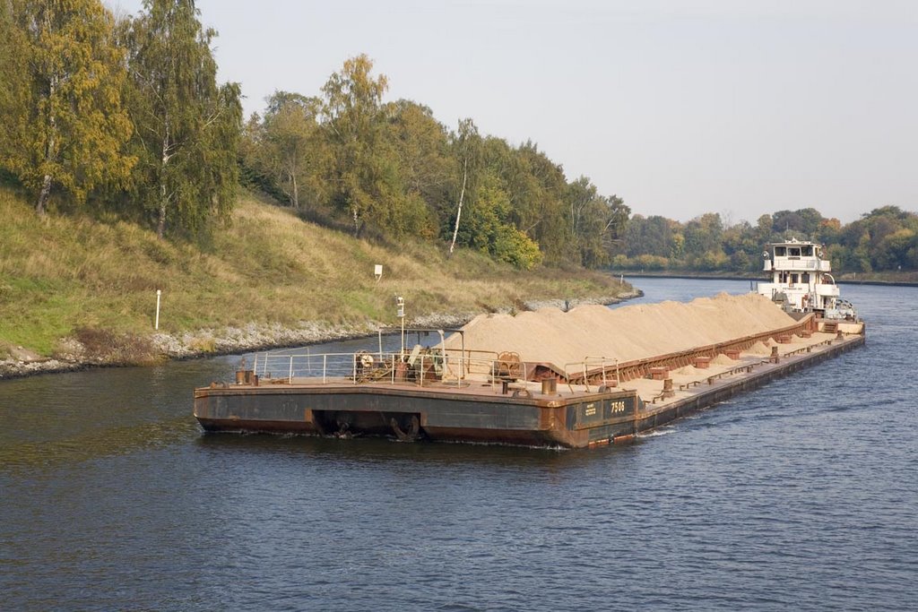 The barge on Moscow River. — Баржа на Москва-реке., Старбеево