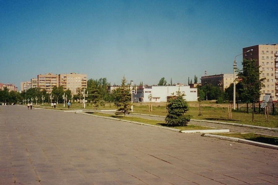 Площадь перед кинотеатром "Юность"  /  Square before a cinema "Youth", Ступино