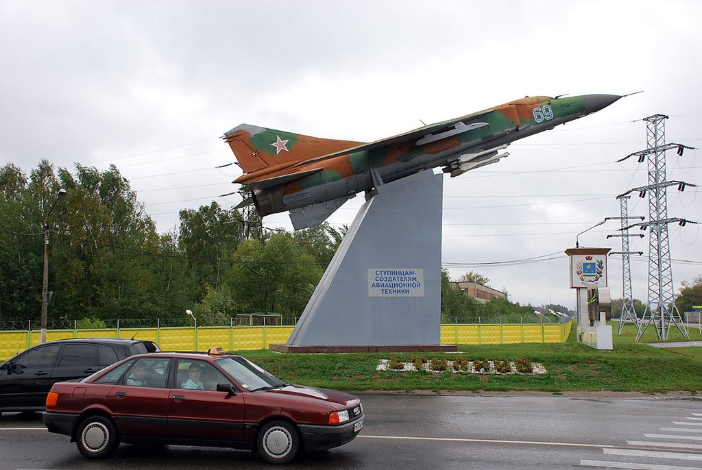 Фото Jet plane monument in Stupino в городе Ступино