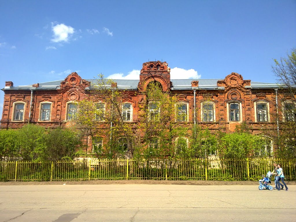 Памятник архитектуры - бывш. жилой дом купца Н. Ф. Киселёва (сейчас - Талдомская детская библиотека) (1907), Талдом