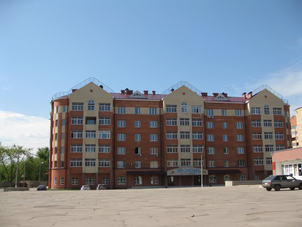 a square in front of a house, Фрязино