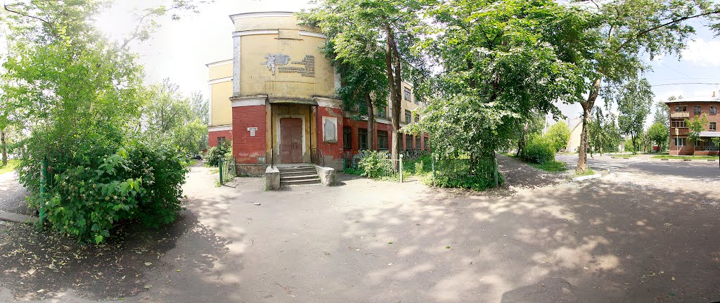 Вход в здание бывшей 1-й школы. Панорама. 21.06.2010, Фрязино