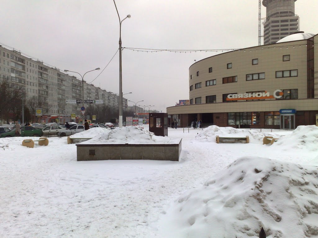 In front of the post office, Щелково