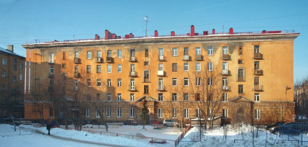 Building on Rybny street-side, Мурманск