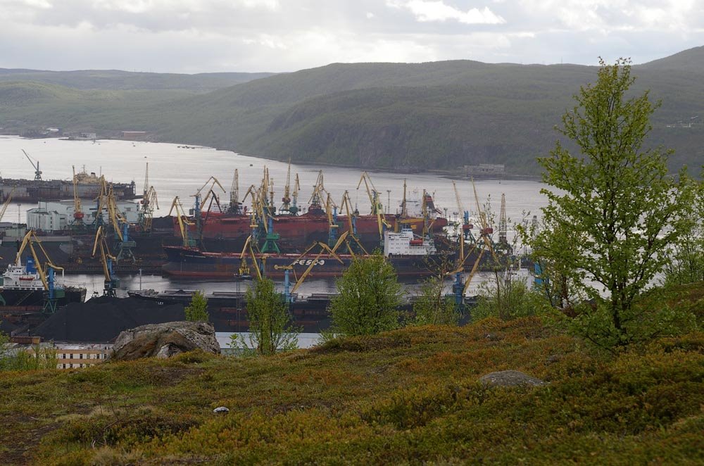 Вид на торговый порт, Кольский залив и сопки / View of the trading port and the Kola bay and knolls (10/06/2007), Мурманск