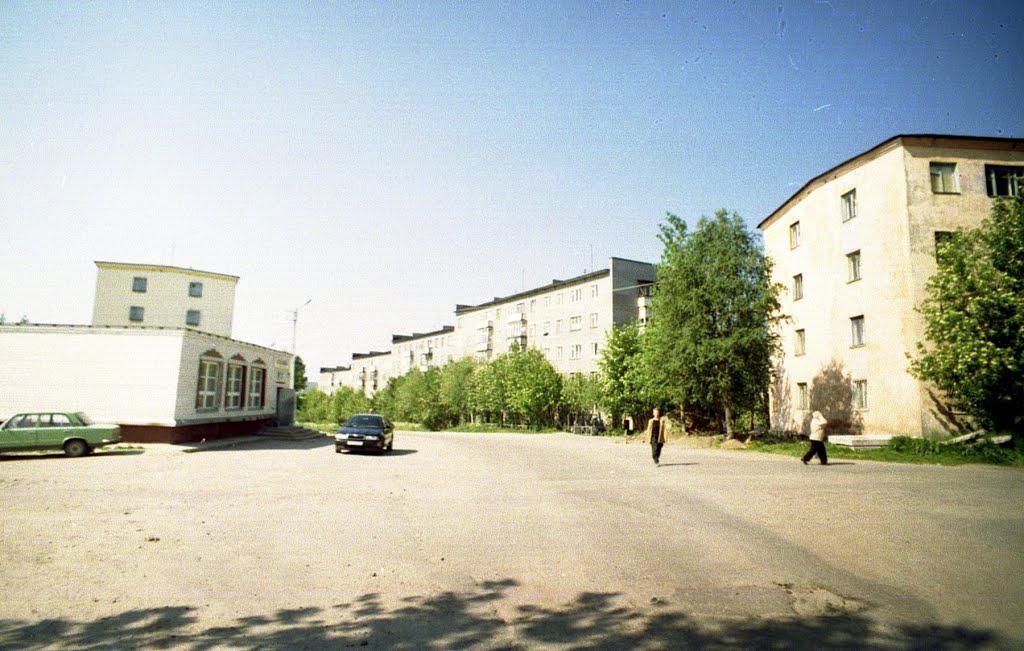 2002 год. Перекресток улиц Цесарского и Позднякова. Фото А.И. Стец, Мурмаши