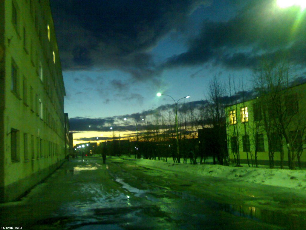 Тёплая полярная ночь в Никеле, Никель