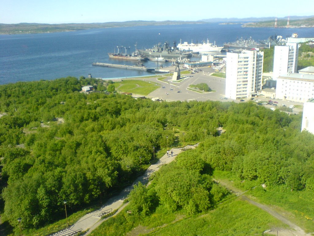 Вид на залив и Приморскую площадь с улицы Полярной, Североморск
