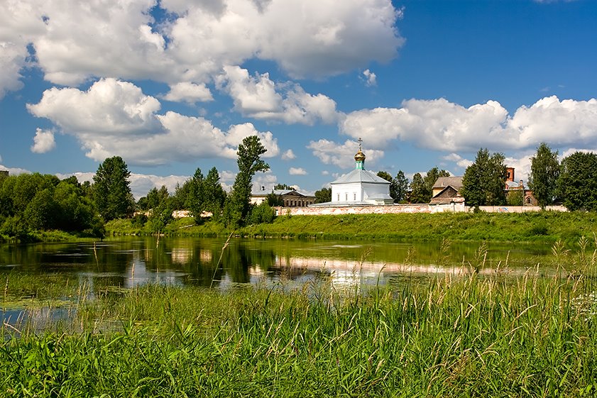 Вид на Свято-Духов монастырь    г. Боровичи, Новгородская обл., Боровичи