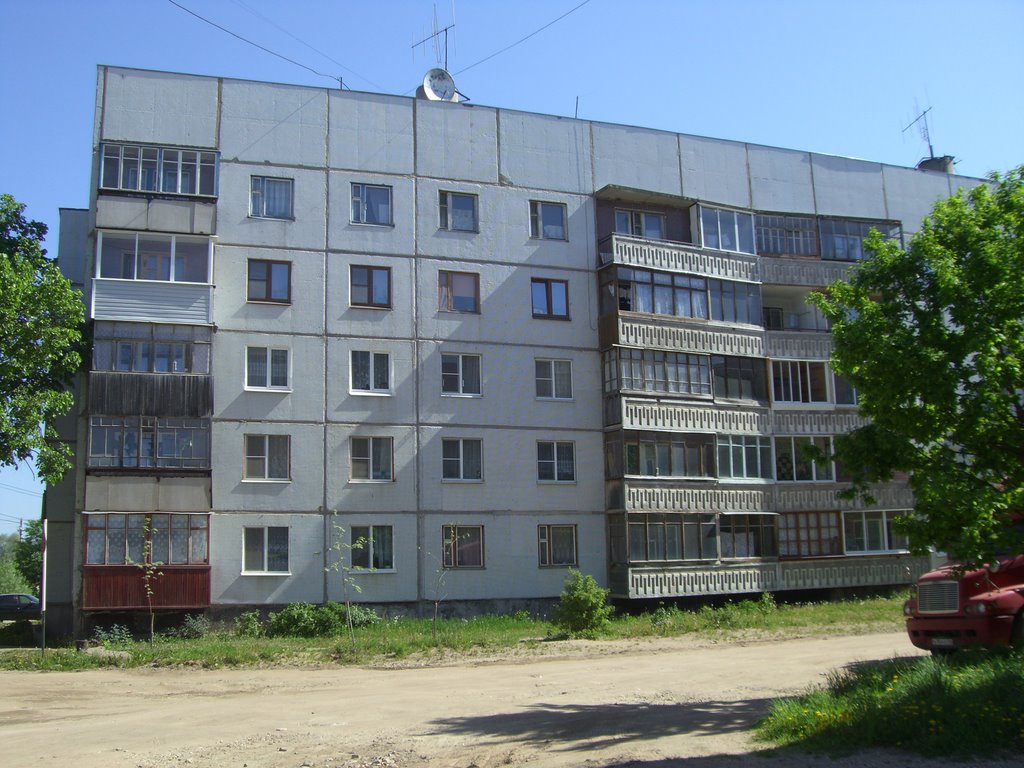 Леспромхозовский дом, Кресцы