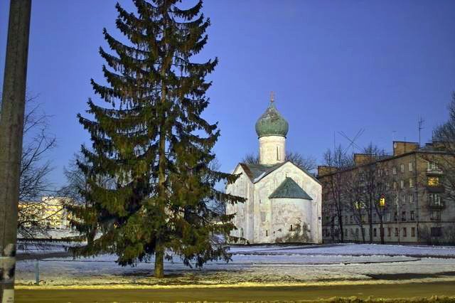 церковь 12 апостолов на Пропастях, Новгород