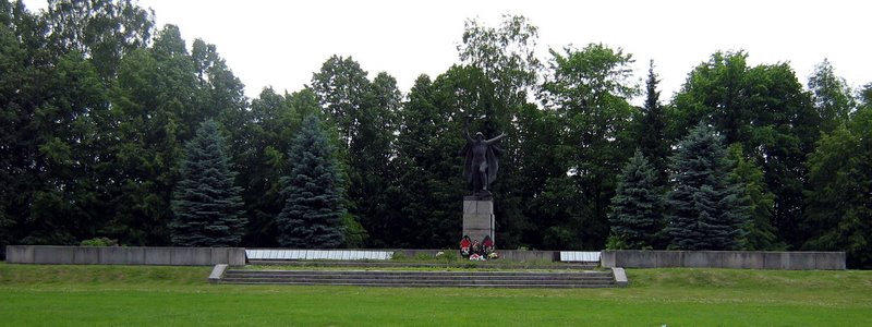 Памятник ВОВ, Холм