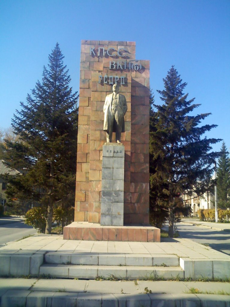 Памятник ЦК КПСС, Искитим
