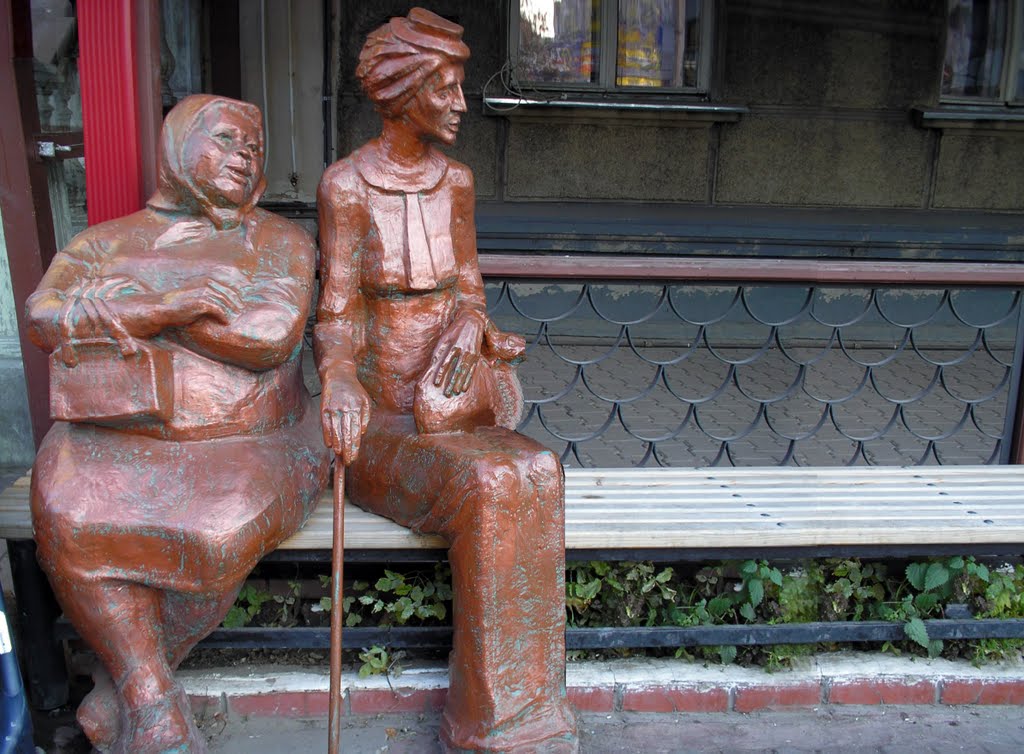 Беседа - "светская",  улица - Советская / Two Old Iron Women  (2005), Новосибирск