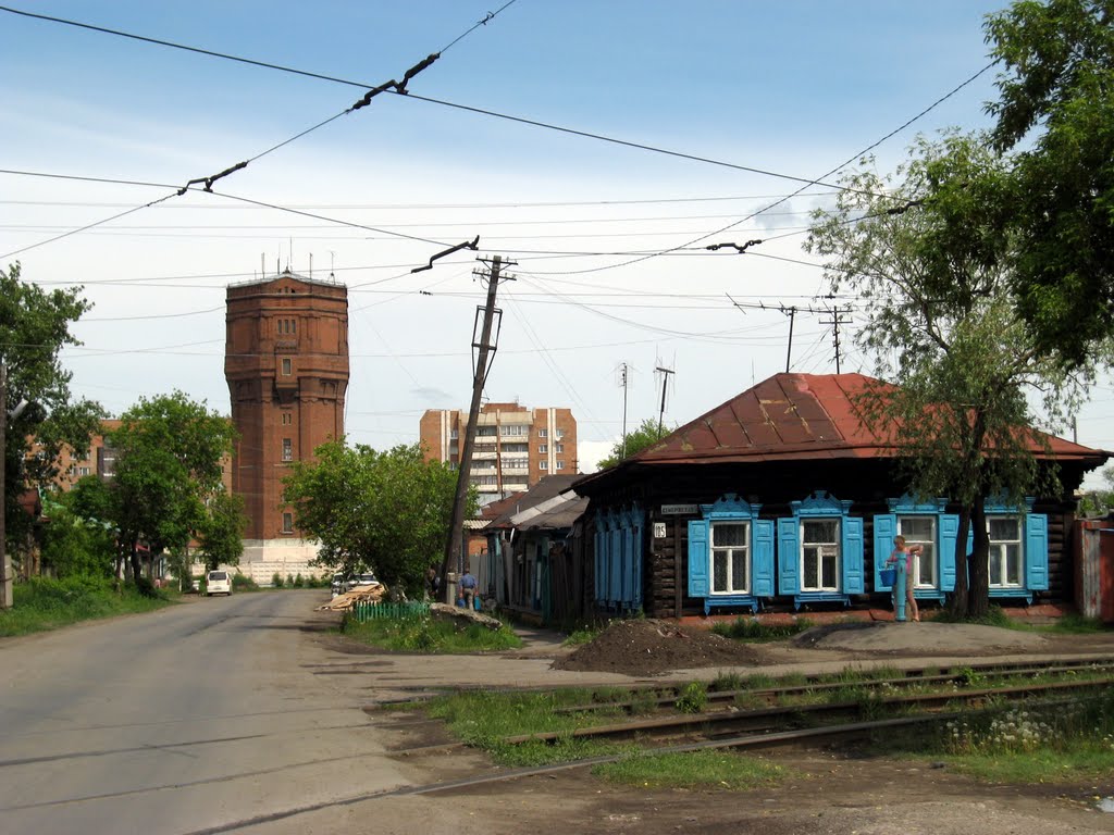 Жизнь большого города вокруг старой башни, Омск