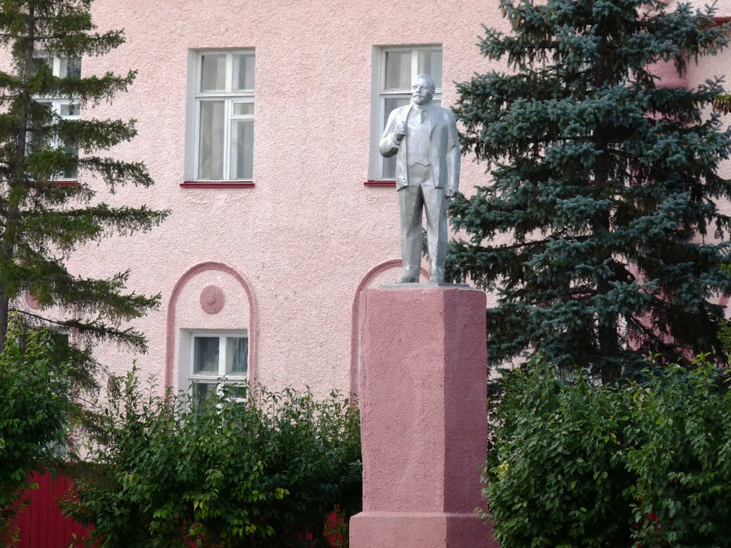 Памятник, Павлоградка