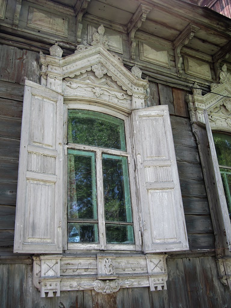 Окно старого дома, Тара
