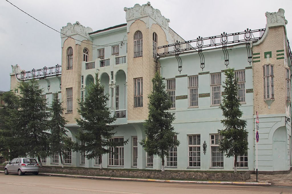 В Гражданскую - штаб Чапаевской дивизии, Бузулук