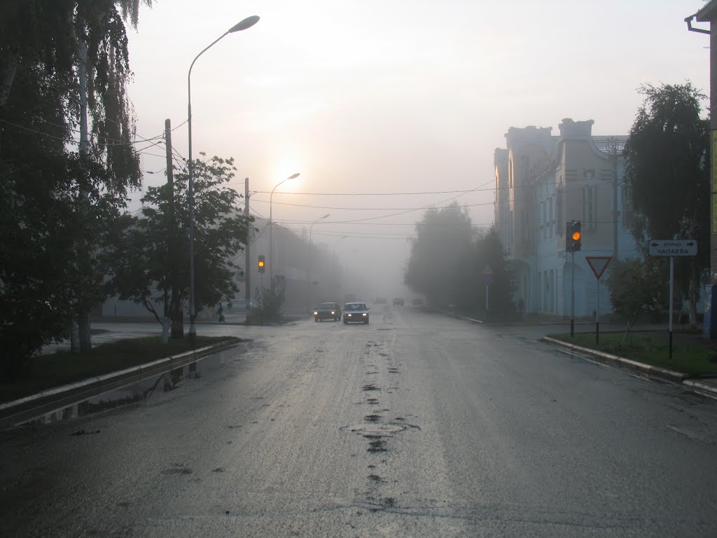 Сентябрь, туман. Улица О. Яроша в направлении выезда на Бугуруслан, Бузулук
