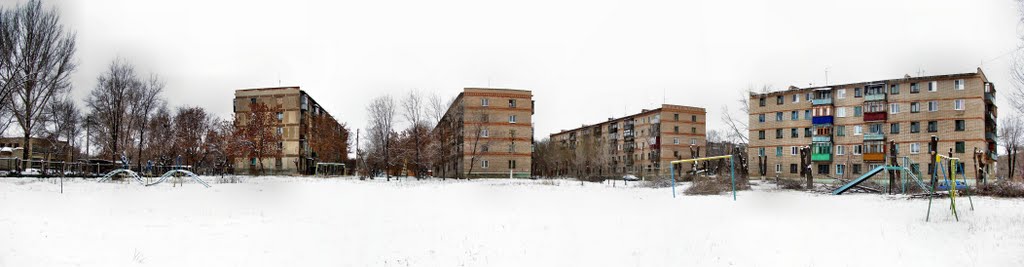 Во дворе по ул. Есенкова, Новотроицк