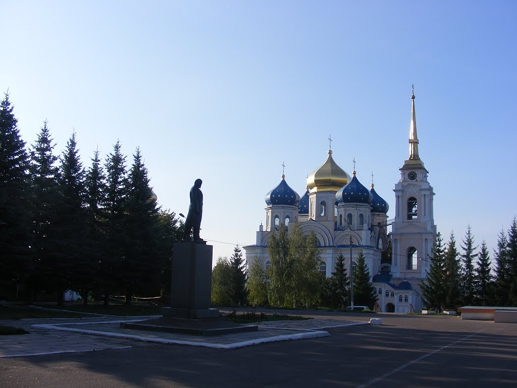 Ленин у собора, Болхов