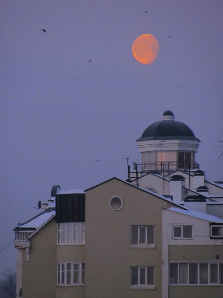 Луна над башней, Орел