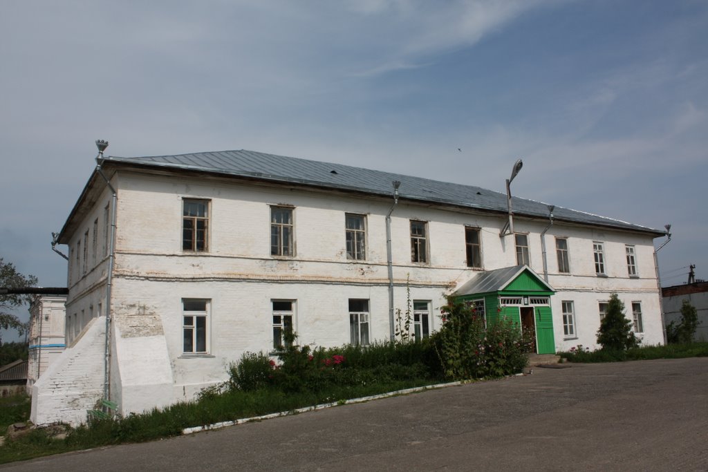 Бывший игуменский корпус (теперь здесь проживает братия), Вадинск
