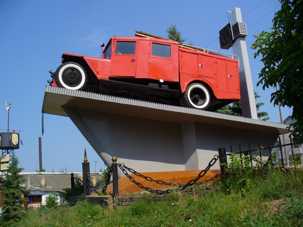 Памятник пожарному автомобилю, Нижний Ломов