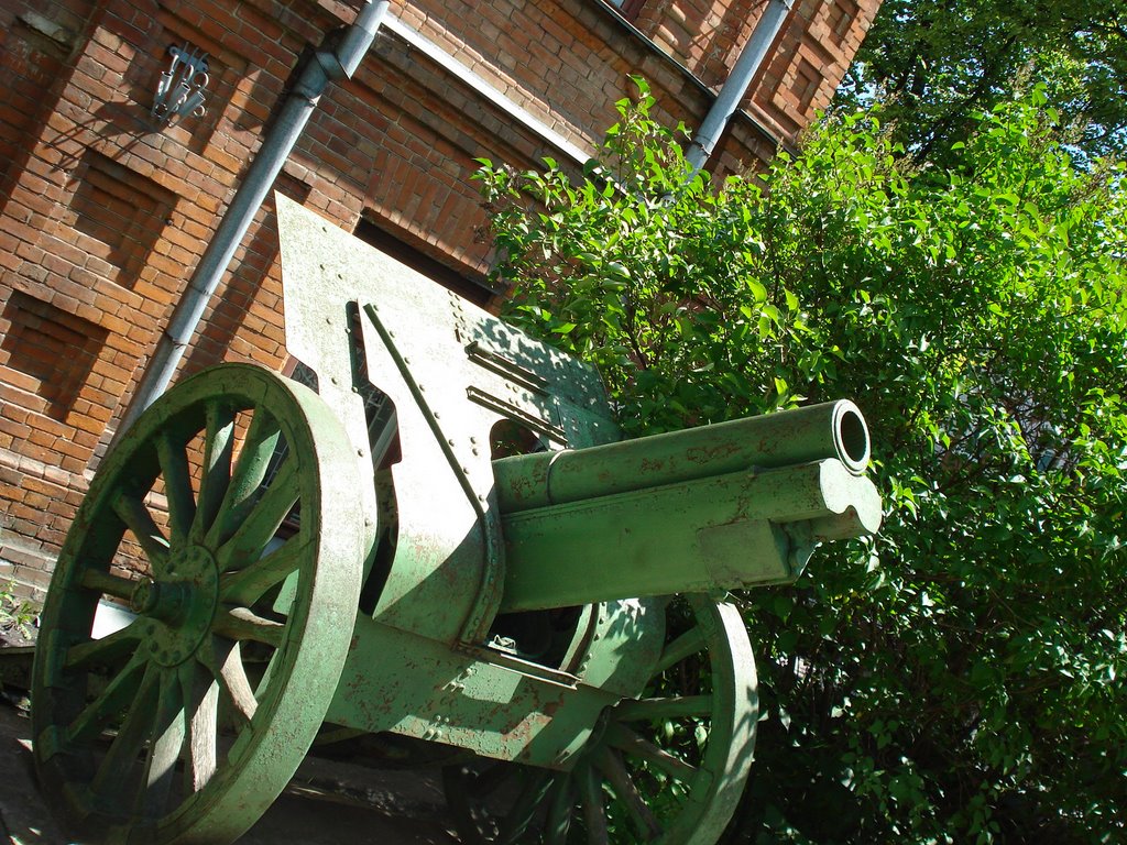 пушка (гаубица) перед краеведческим музеем, Пенза