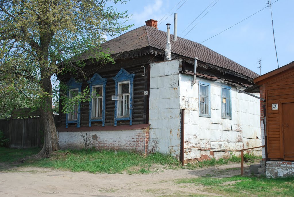 Сердобск. Старый дом с крыльцом, оббитым старым листовым железом, Сердобск