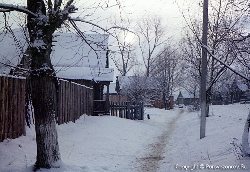 Зима 1990 года, вечером в поселке Сосновоборск, улица Калинина, дом 52, Сосновоборск
