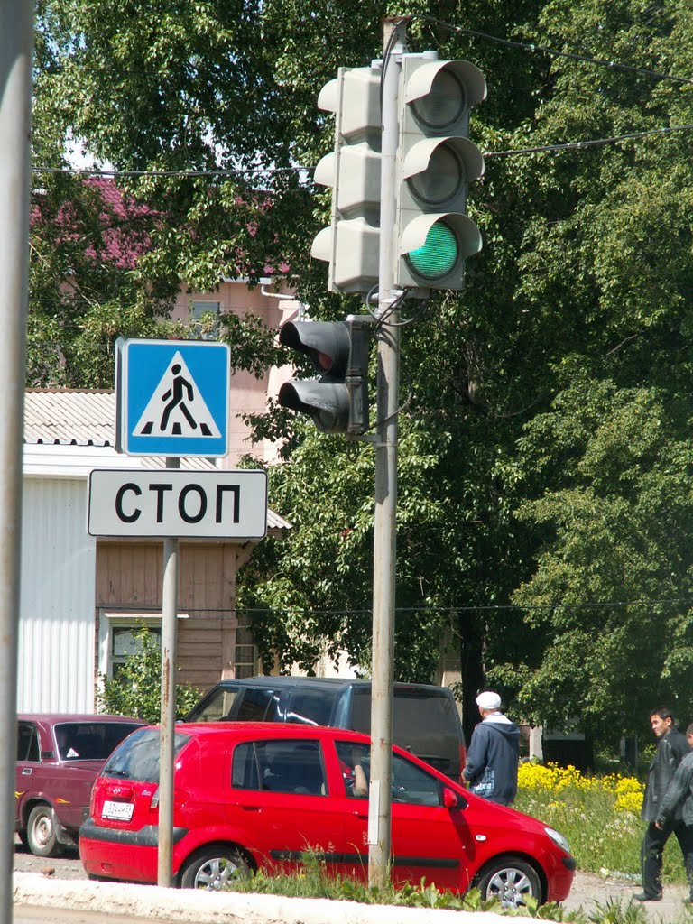 светофор на пересечении улиц К.Маркса и Ленина (у ЖД вокзала), Верещагино