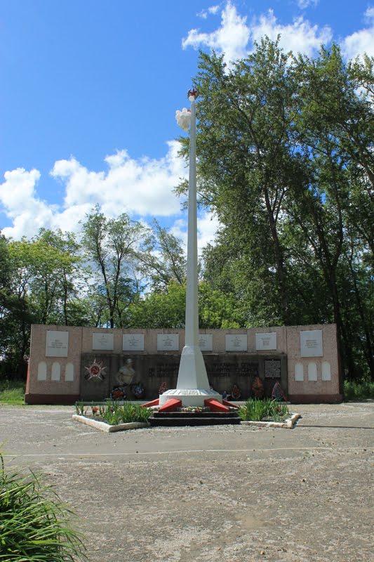 В городском сквере. Памятный комплекс, погибшим в Великой Отечественной войне 1941-1945гг, Верещагино