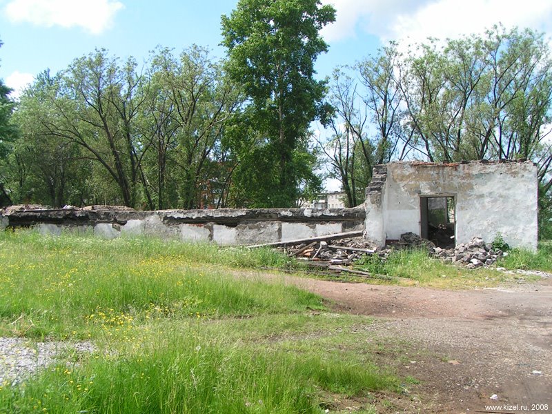 Развалины школы, Кизел