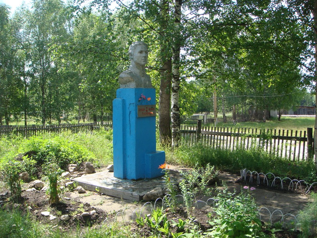Ныроб. Памятник Флоренко, Ныроб