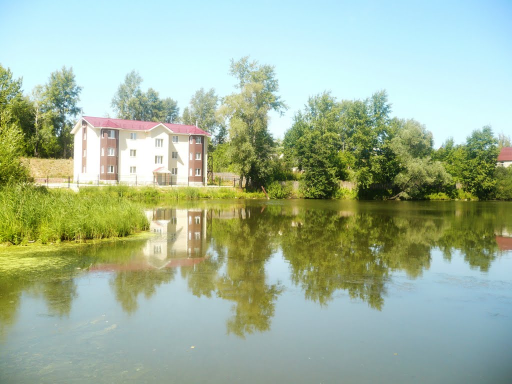 Hotel at lake, Чайковский