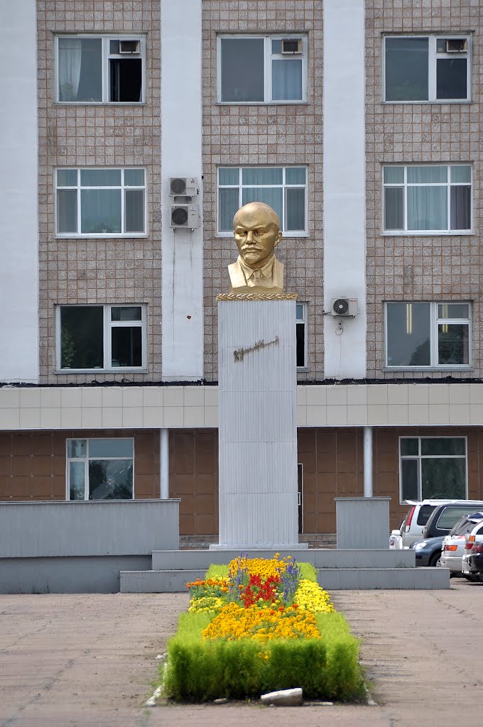 Monument to Lenin in Arsenyev town, Арсеньев