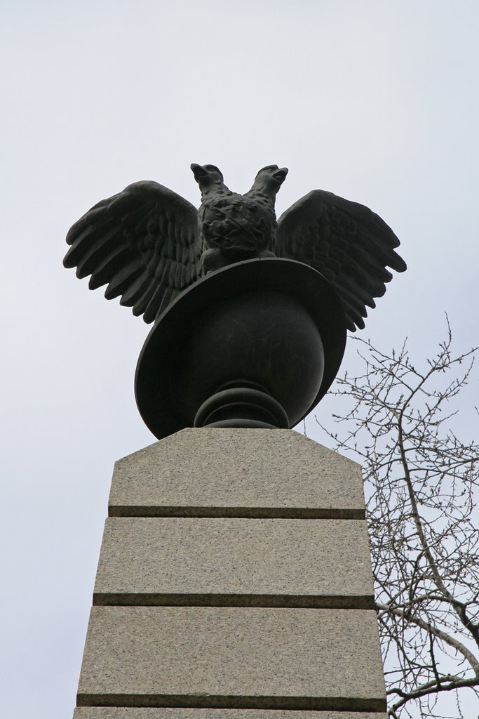 Фрагмент памятника адмиралу Невельскому (Мonument to Admiral G.I. Nevelskoy. Fragment), Владивосток