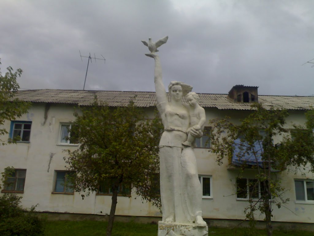 Памятник с Голубем, Дальнегорск