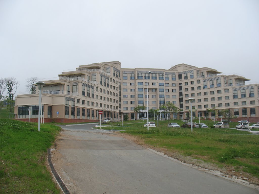 Гостиничный комплекс, Корпус №1, кампус ДВФУ, август 2013, Русский