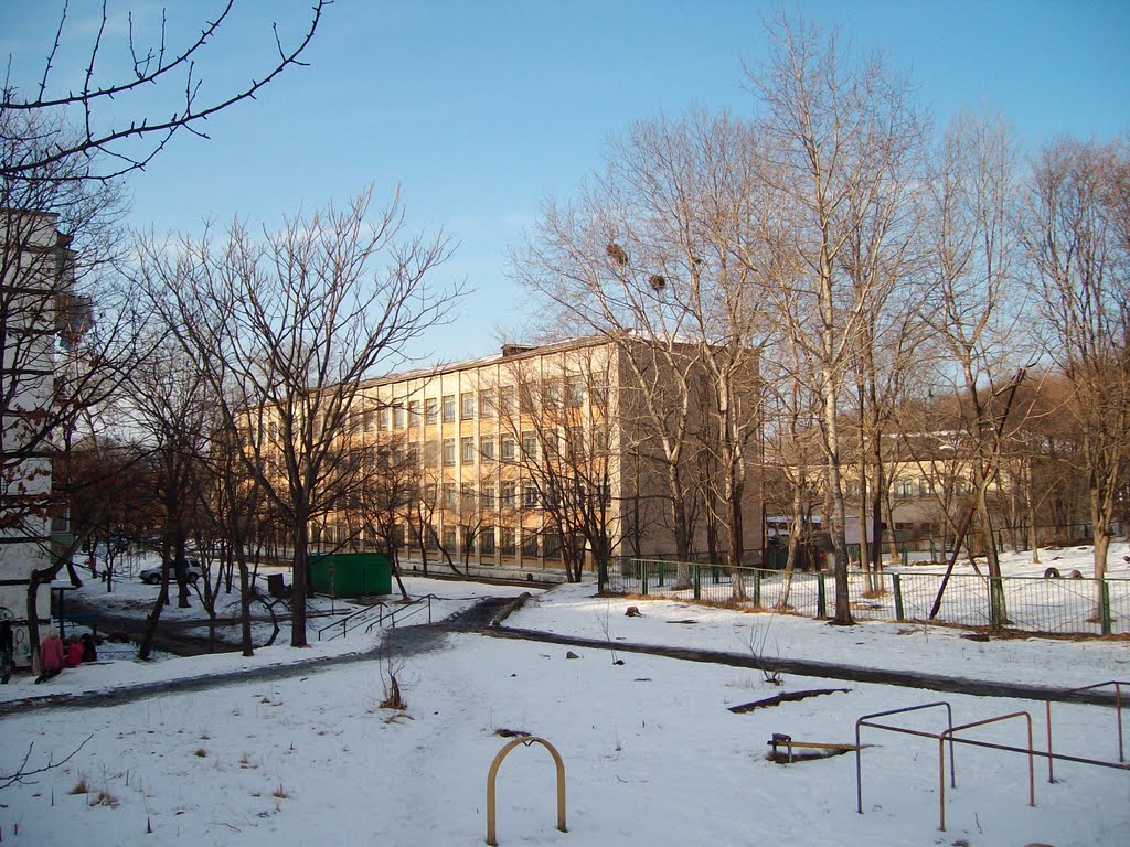 In front - Slavyankas High School #1, left - 8 Molodezhnaya str., Славянка