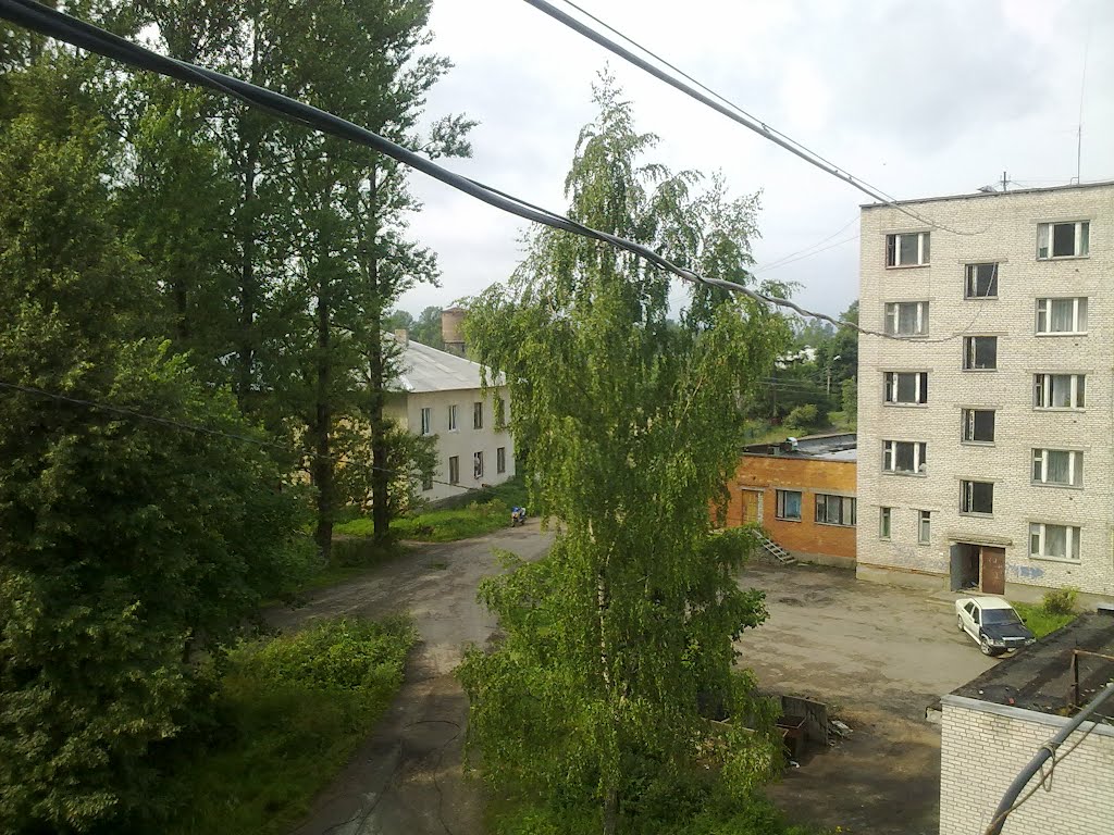 Дом учителей и общежитие (15 июля 2011 года)., Дно