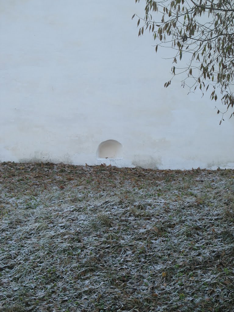 Стена Псково-Печерского монастыря, вмятина от ядра войска Стефана Батория.., Печоры