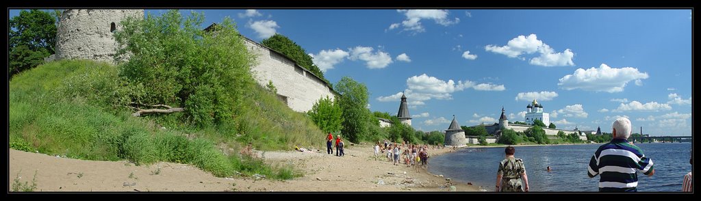 Panorama of Velikaya river and the Krom, Псков