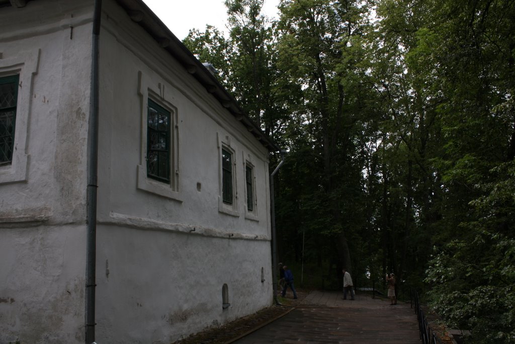За Успенским храмом, Пушкинские Горы