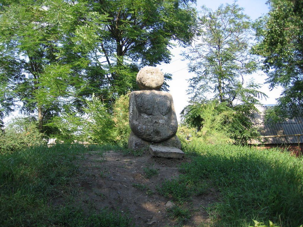 Пороховой погреб - скифская статуя, Азов