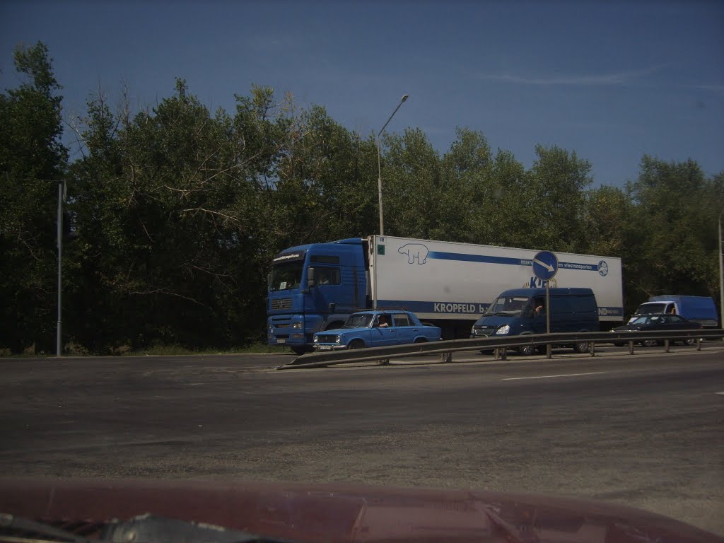 Сине-белые автомобили и знак (12 авг. 2008)., Аксай